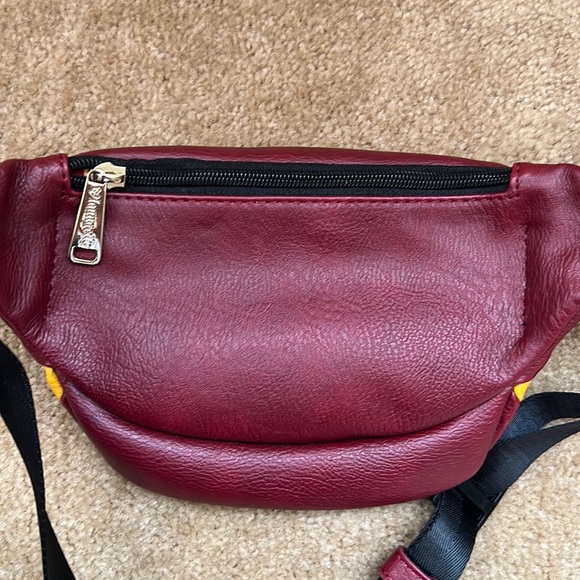 Loungefly Quidditch Uniform Ron Weasley Harry Potter Belt Hip Bag - Picture 3 of 9